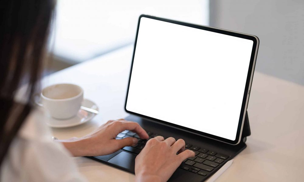 Tablette avec clavier ou ordinateur portable ? Bien choisir son compagnon numérique en 2025